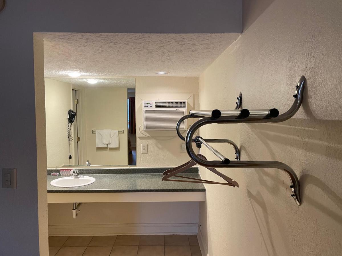 פלורנס Wildwood Inn מראה חיצוני תמונה
