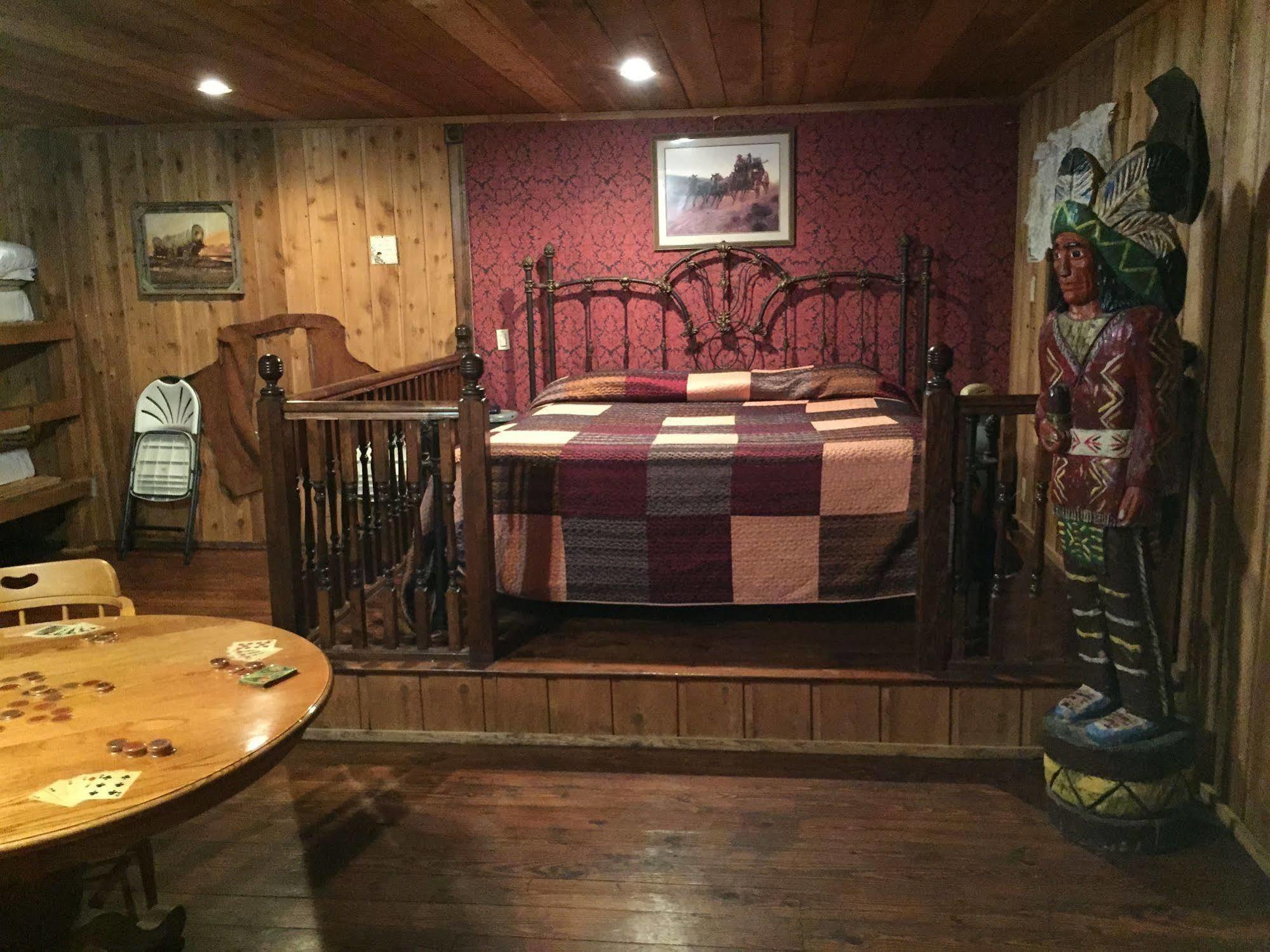 פלורנס Wildwood Inn מראה חיצוני תמונה